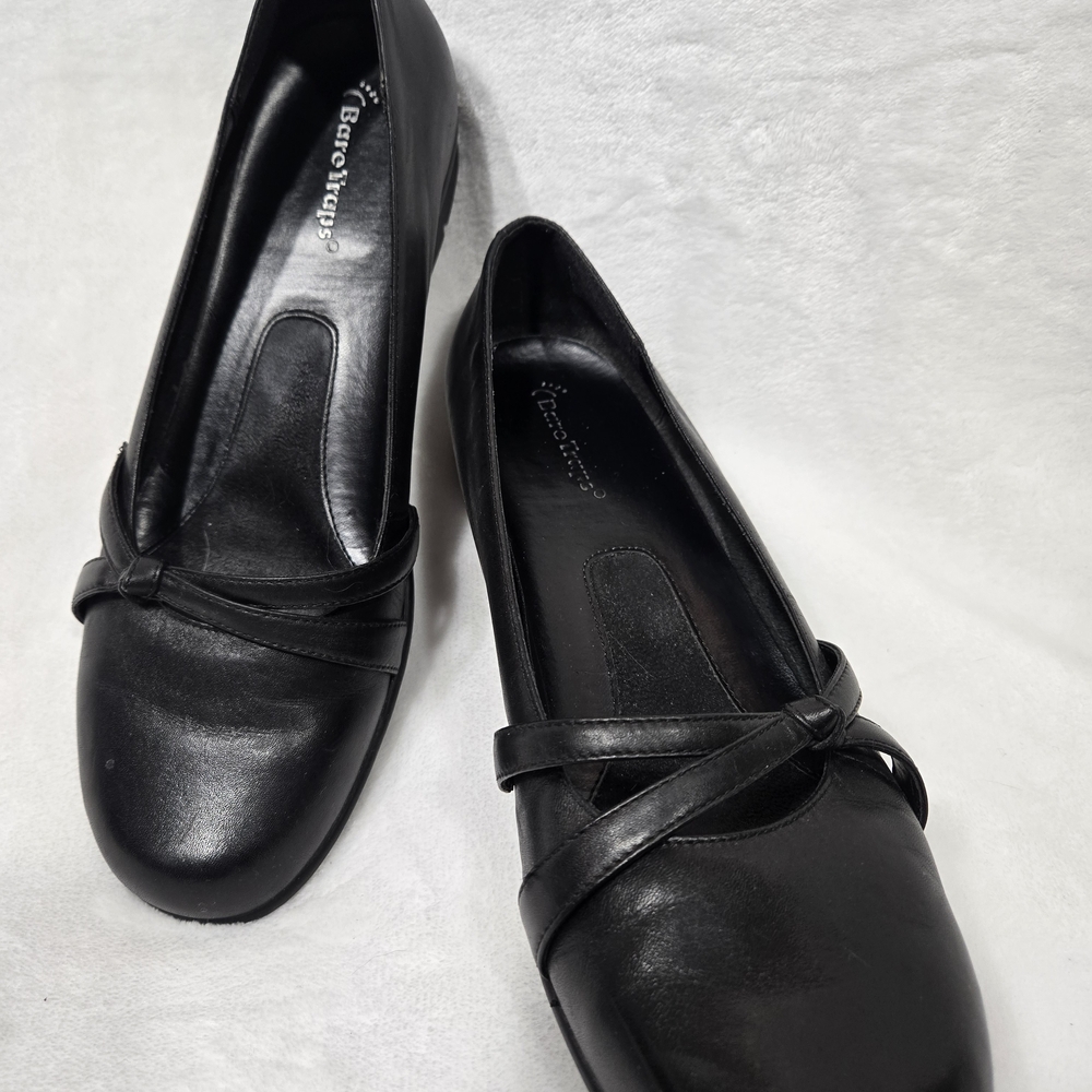 BareTraps Women's Elegant Black Flats
